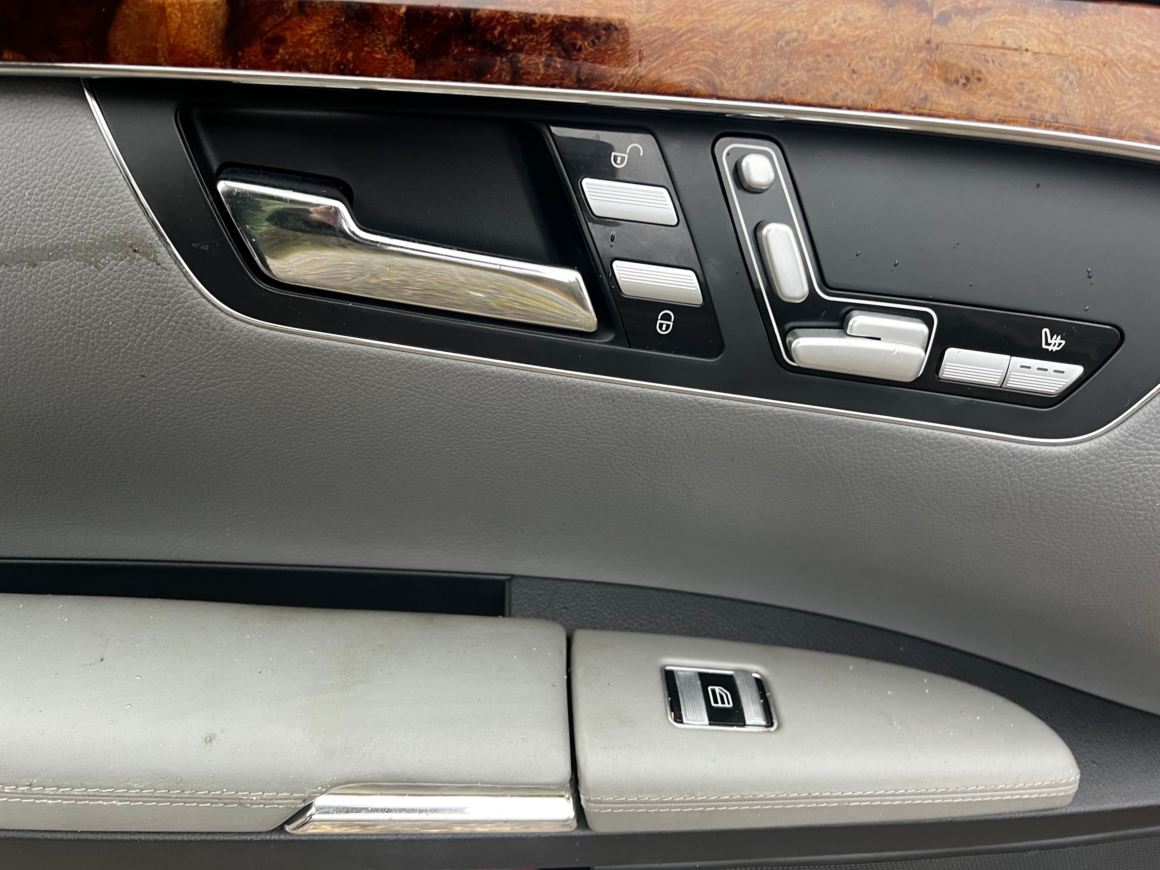 Mercedes Benz s320 front passenger door