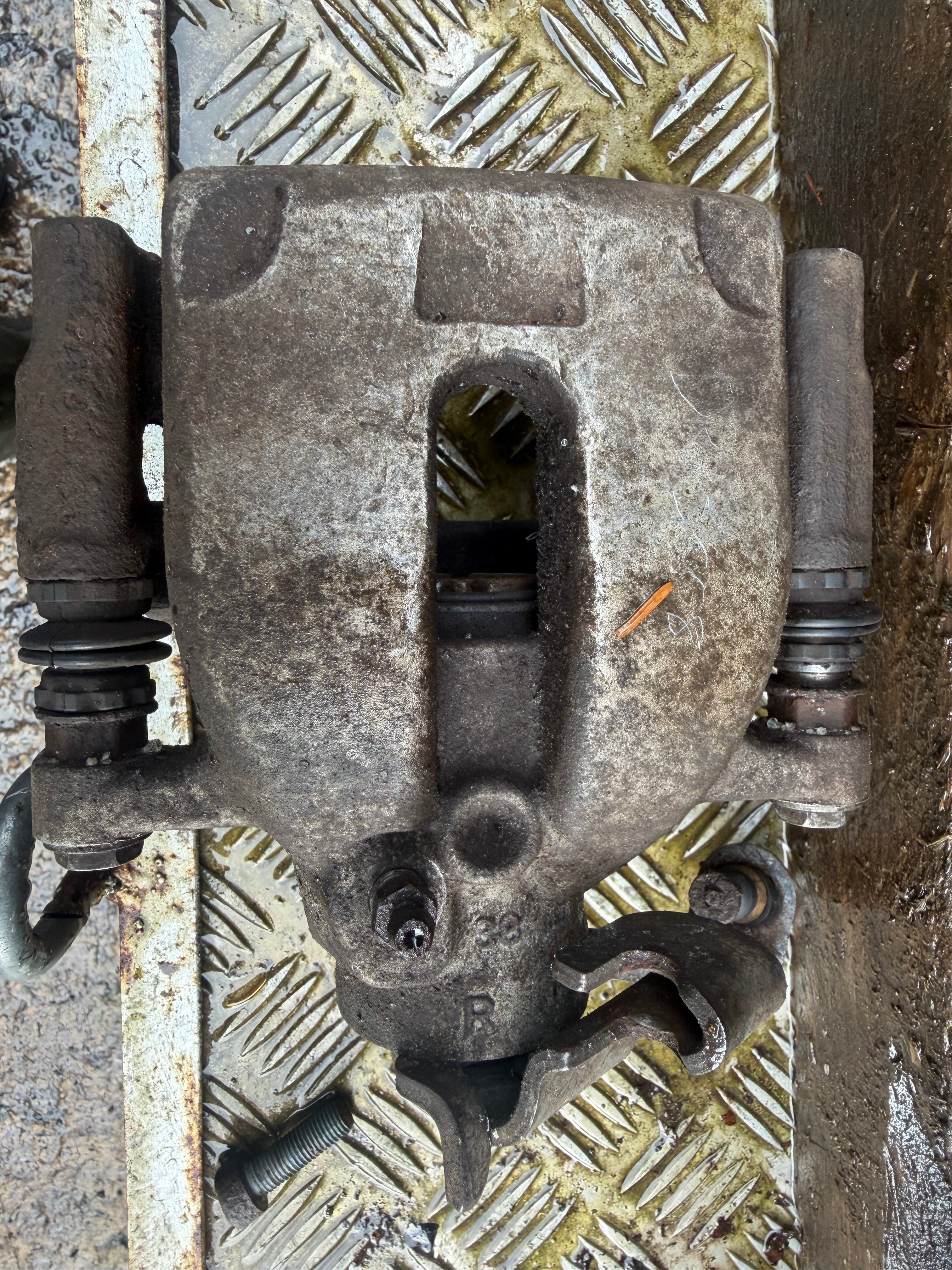 Peugeot 3008 2010 callipers driver rear