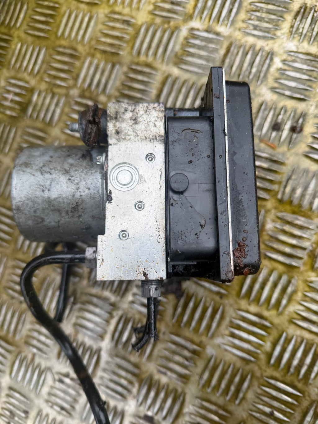 Peugeot 3008 2010 abs pump