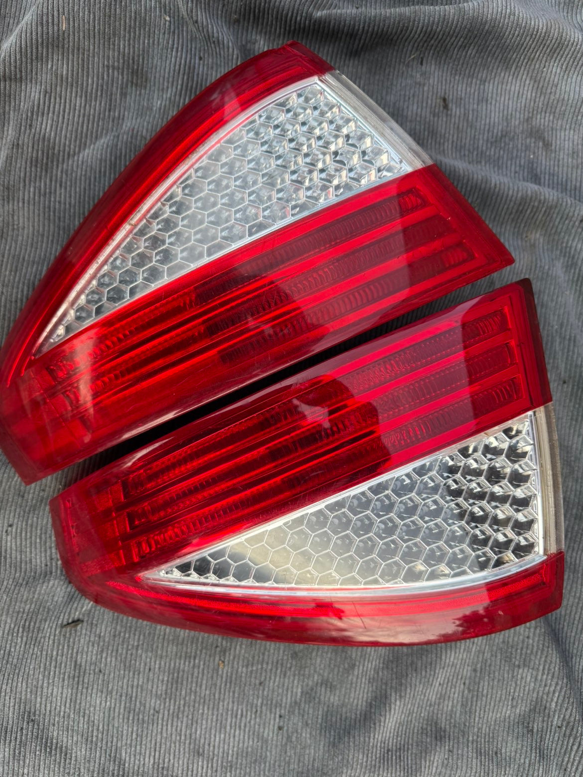 Mondeo 2009 rear outter lights