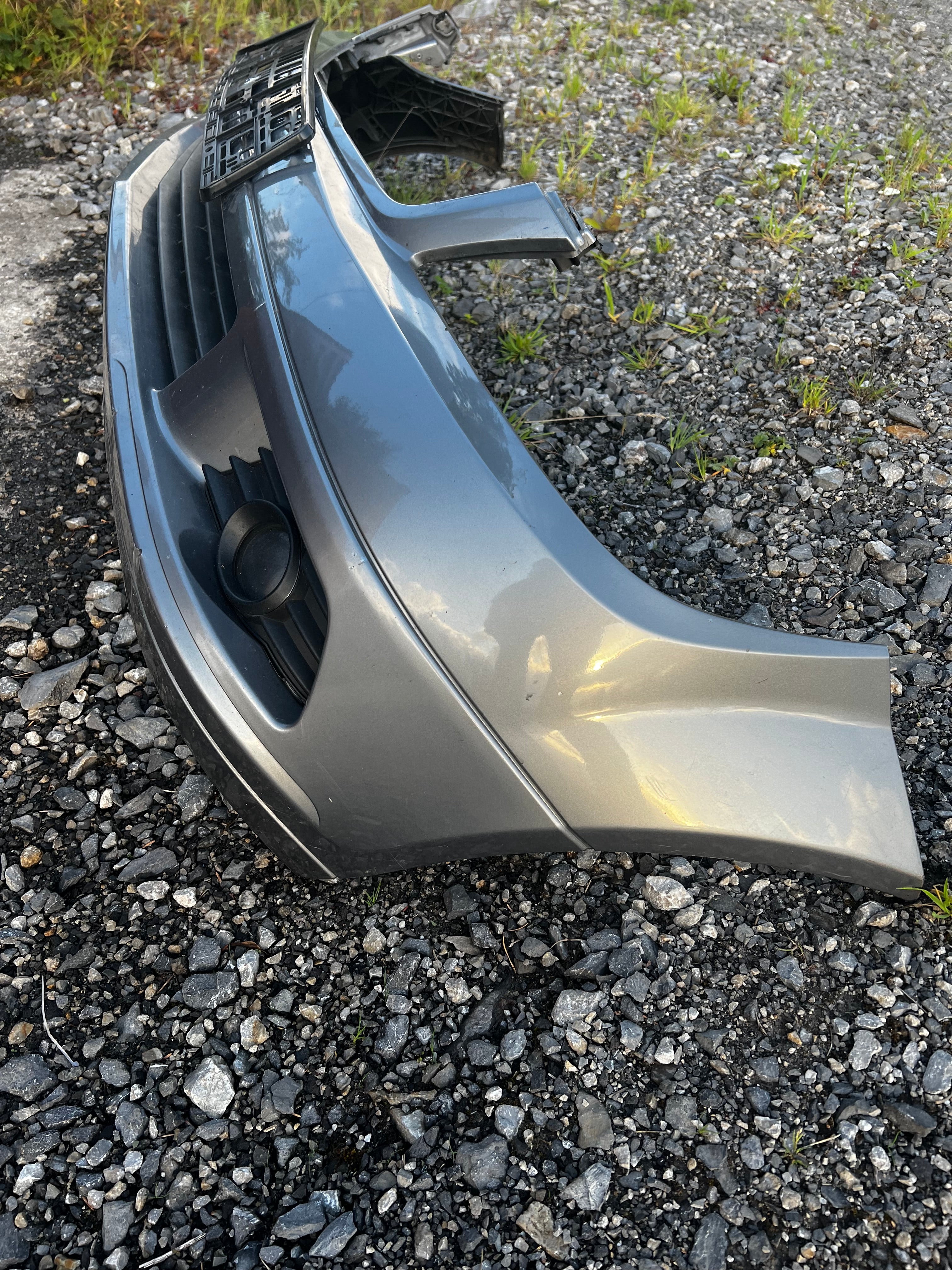 Mercedes Benz c220 2007 front bumper and fogs