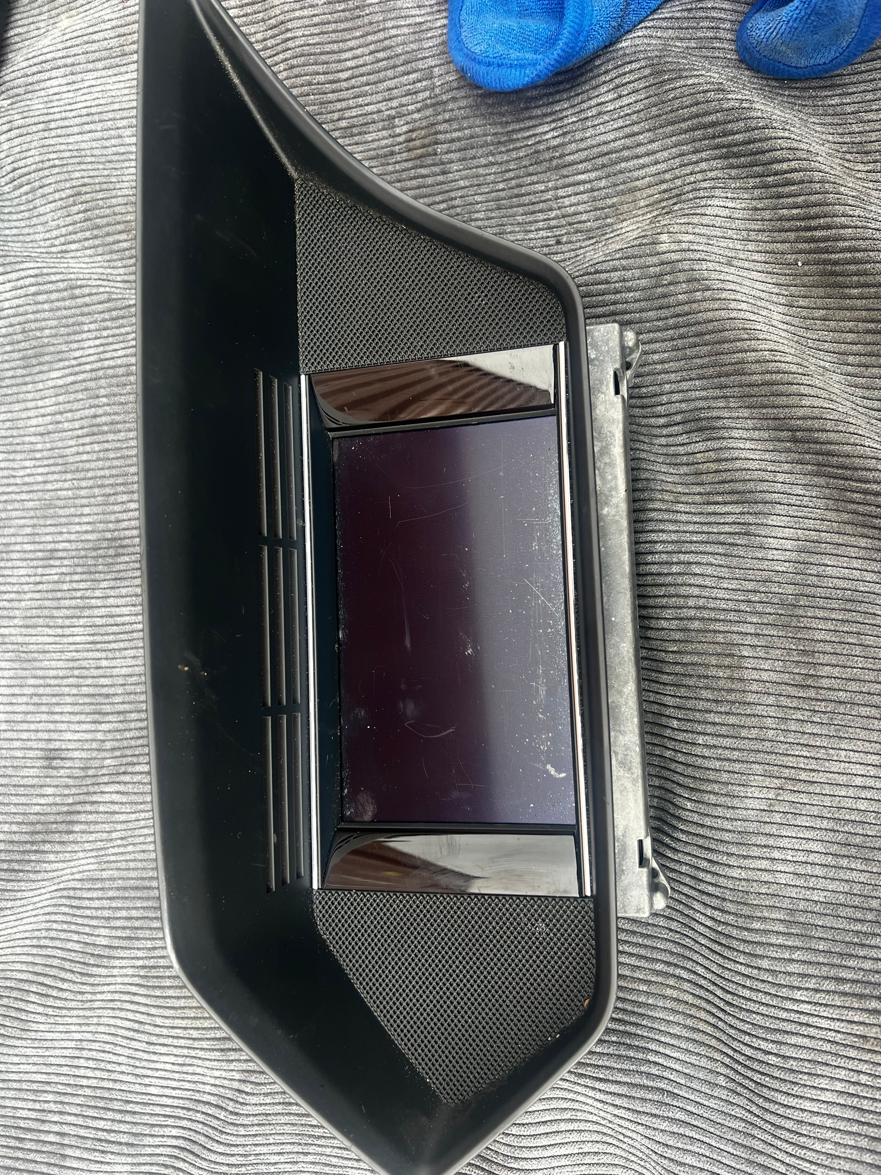 Mercedes Benz e200 avantgarde blue efficiency screen