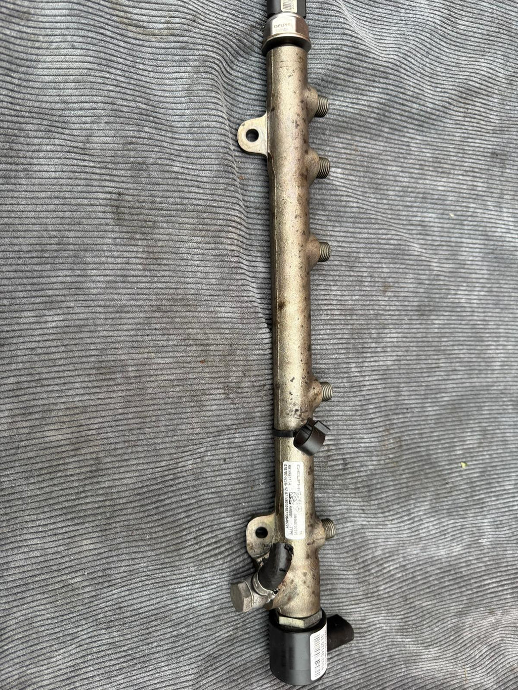 Mercedes c220 2007 high pressure fuel rail