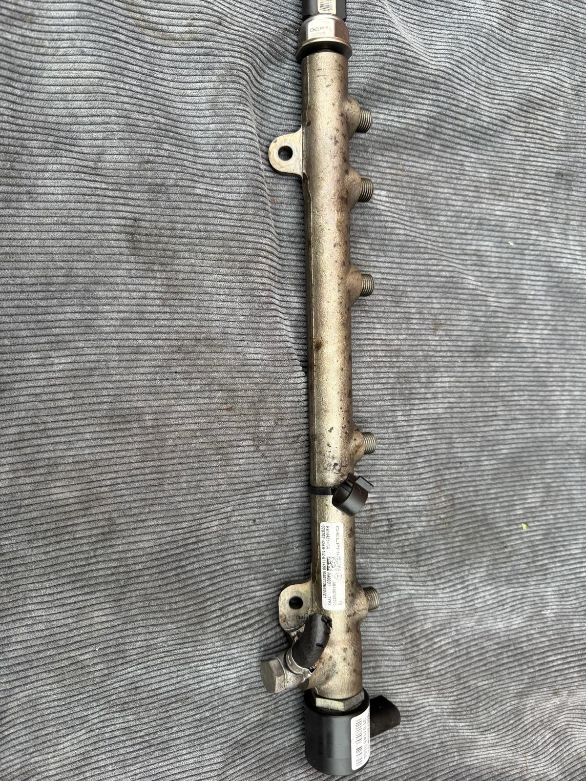 Mercedes c220 2007 high pressure fuel rail