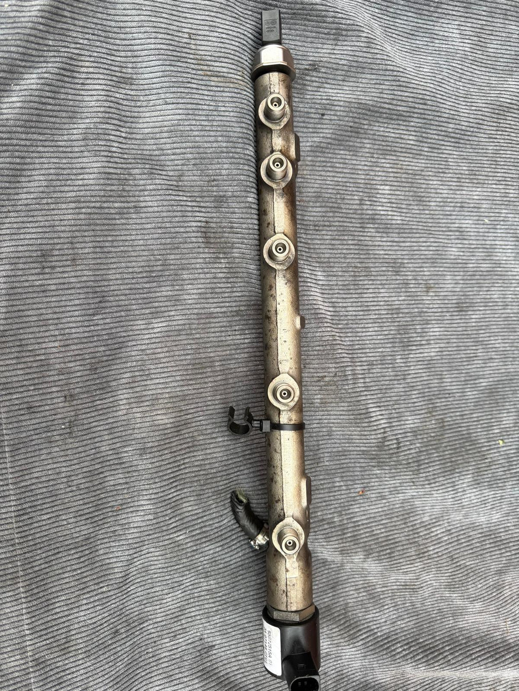 Mercedes c220 2007 high pressure fuel rail