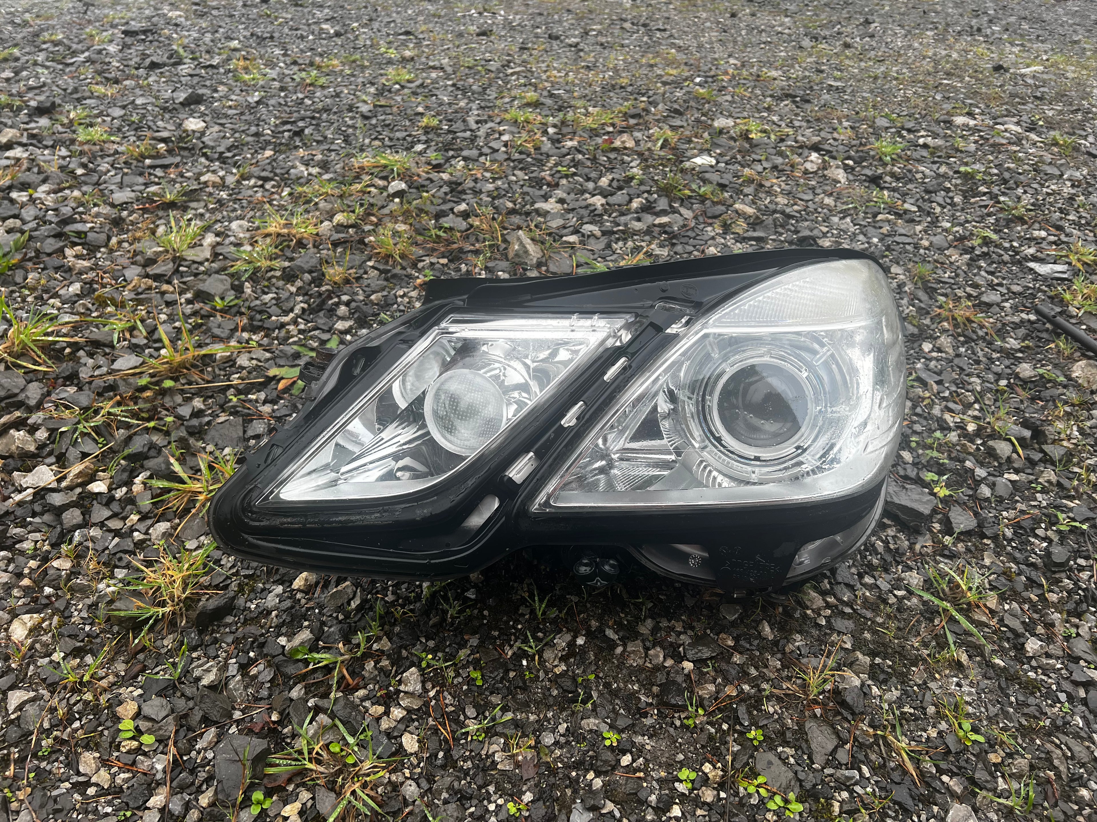 Mercedes e200 2009 front lights