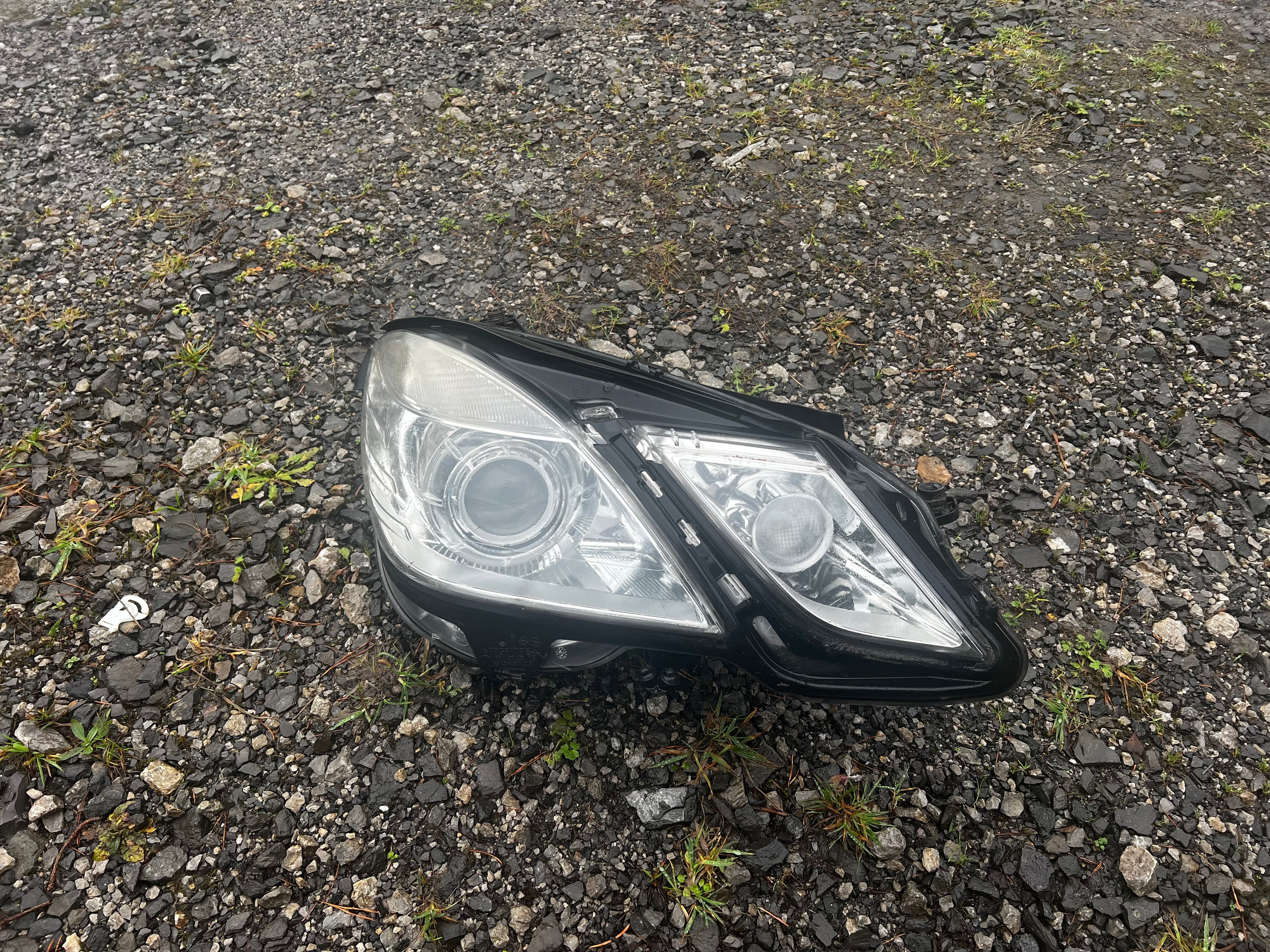 Mercedes e200 2009 front lights