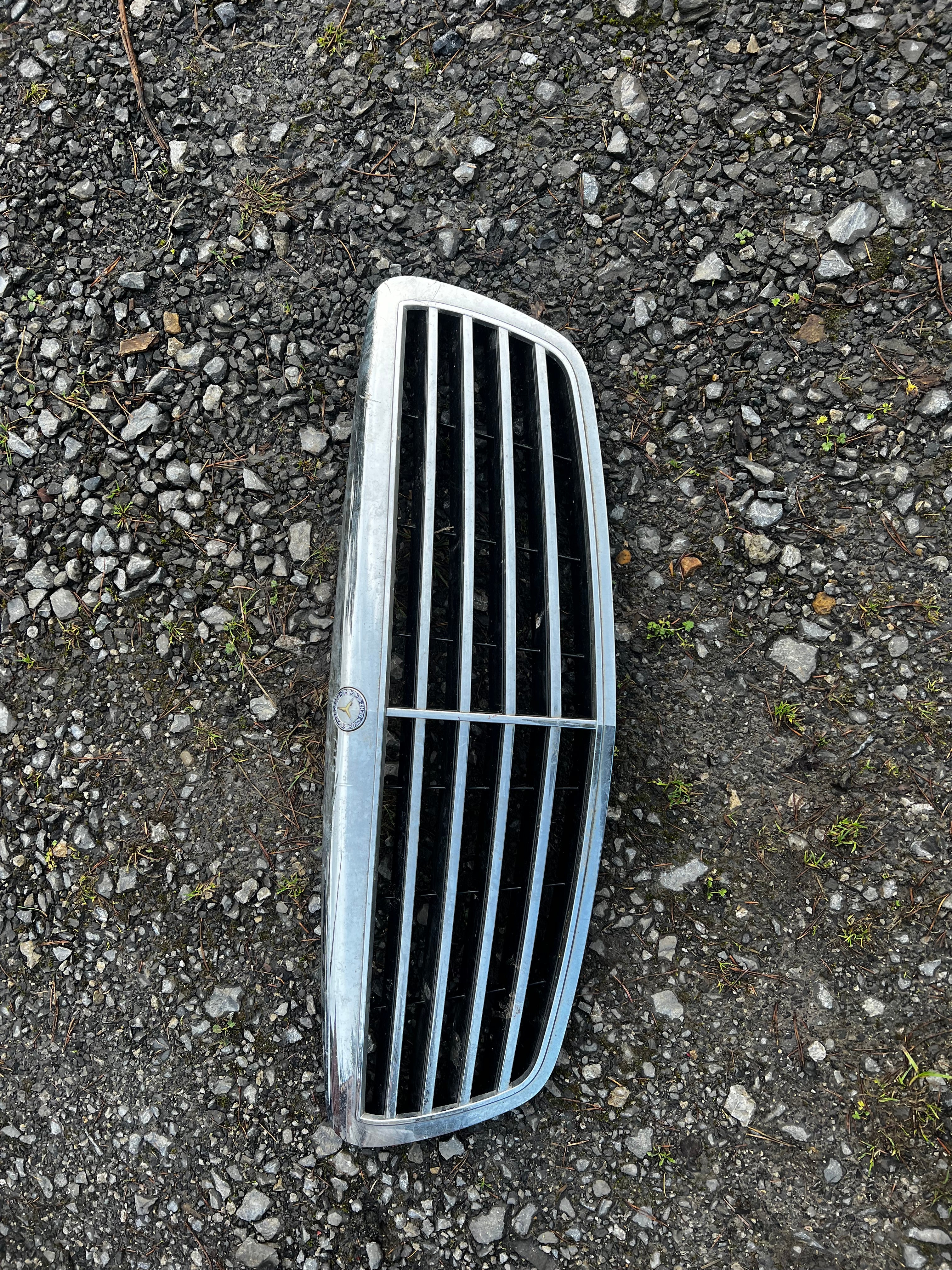 Mercedes s320 v6 2009 front grill