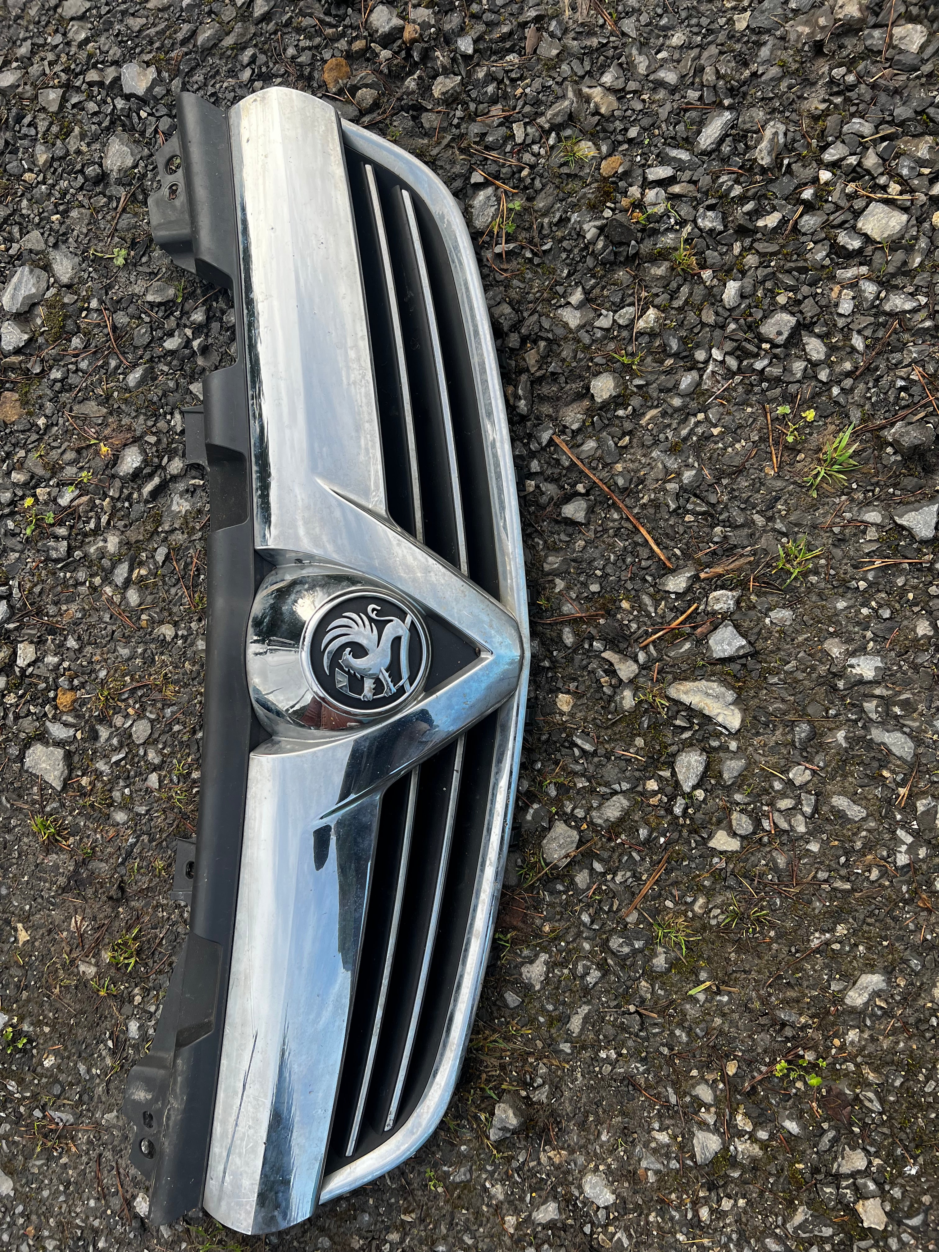 Front grill 2010 Vauxhall Zafira