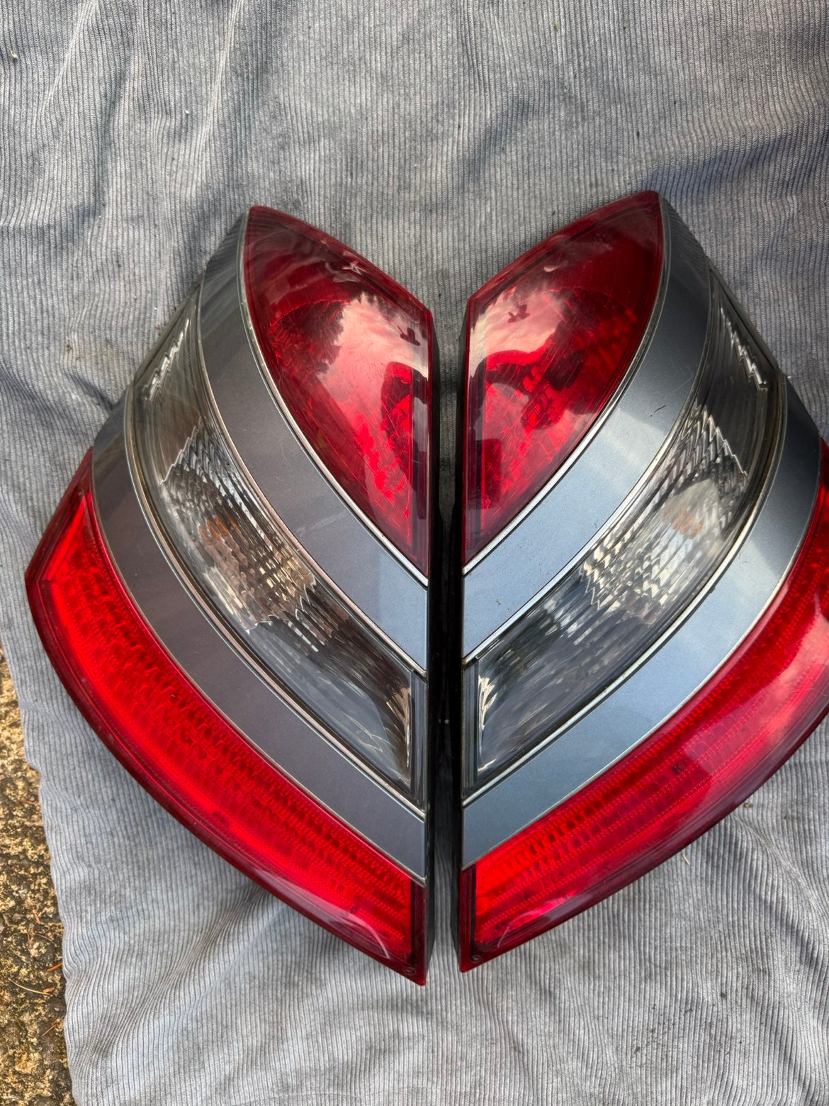 Mercedes Benz s320 v6 2009 rear lights grey