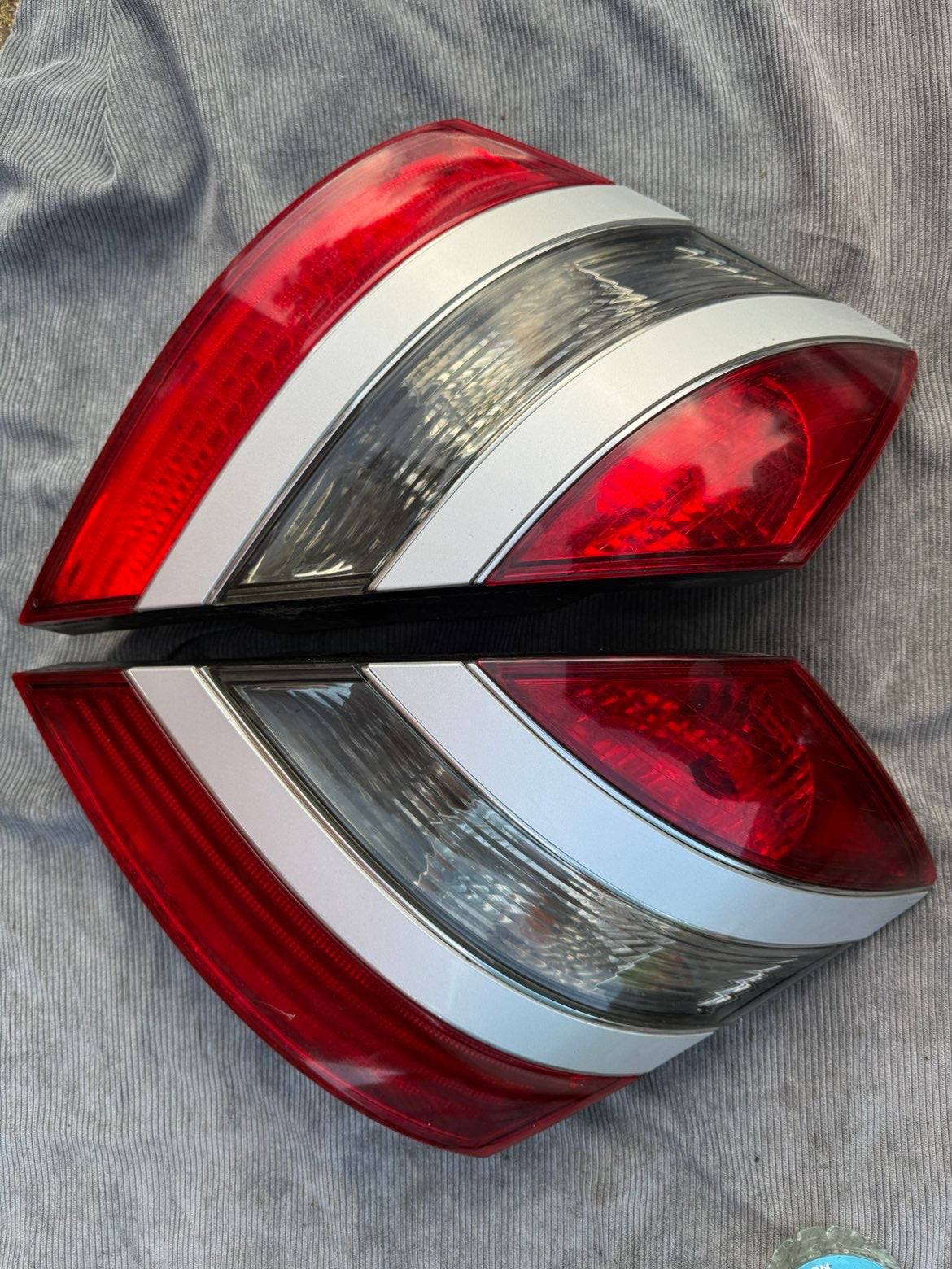 Mercedes 2007 s320 v6 silver rear lights